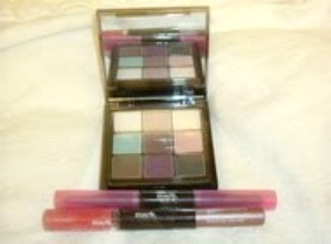 Trendy and Hot Looks with Avon’s Eye Shadows