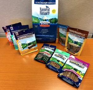 natural balance https://twoclassychics.com/2014/07/natural-balance-dog-treat-gift-basket/