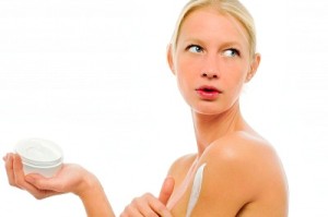 applying moissturizer https://twoclassychics.com/2014/08/how-often-should-you-exfoliate-for-best-results/