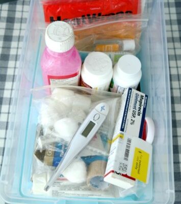 How to Put Together Your Own First Aid Kit