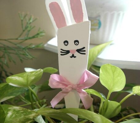 Kid’s Crafts Easter Bunny Painted Wood Spoons