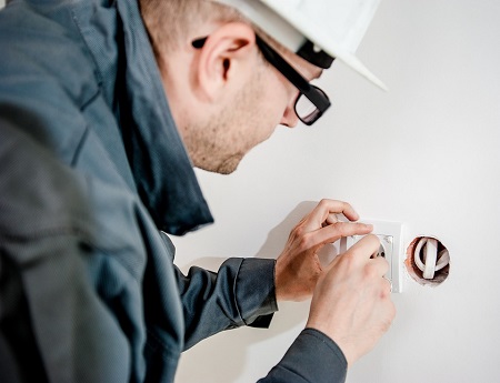 4 Reasons You May Need an Electrician