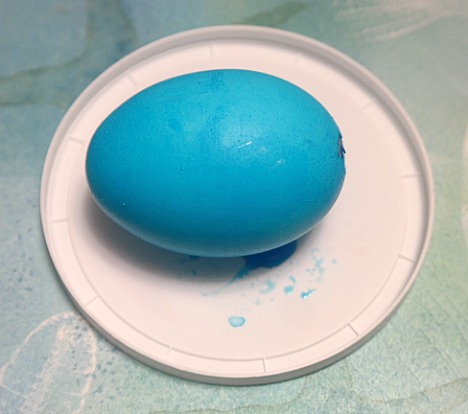 How to Hollow and Dye Eggs for Easter