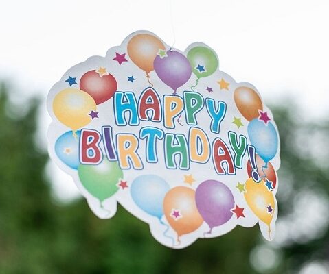 5 Types of Call Out Messages that Go Well With Birthday Yard Signs