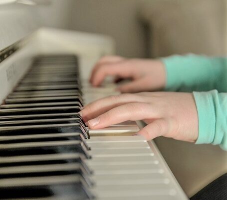 Finding the Best Online Piano Teacher for You