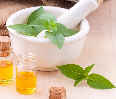 2 Fantastic Ways That Essential Oils Can Improve Your Health Outlook