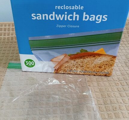 Amazon Basics 300 Reclosable Zipper Sandwich Bags