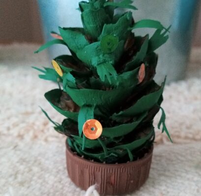 Pine Cone Christmas Trees Preschool Kid’s Craft Project