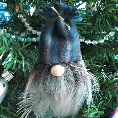 How to Make Gnome Ornaments from Oyster Shells