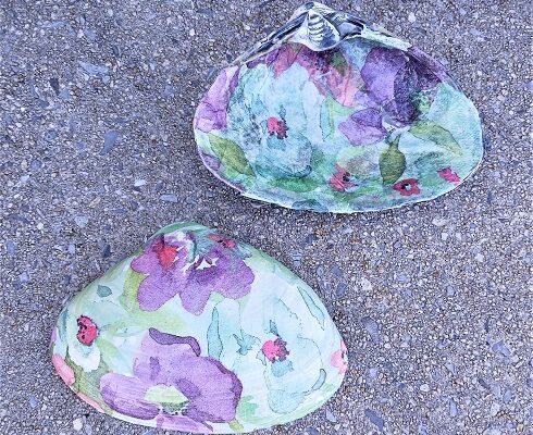 Decoupage Clam Seashells for Spring Decorating