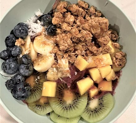How to Make Healthy and Delicious Fruit Smoothie Bowls