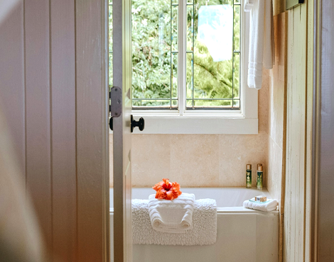 10 Tips for Maximizing Space in Your Bathroom