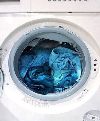 Laundry Detergent Sheets vs. Liquid Detergent: Which is Better for You?