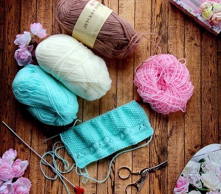 Knitting Subscription Boxes vs. Craft Store Shopping: Which is Better for You?