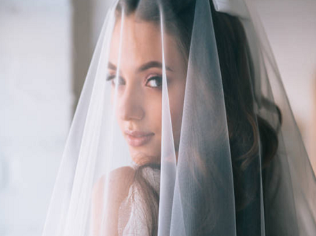 Bridal Makeup That Complements Your Dress and Wedding Style