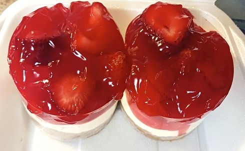Easy Mini Strawberry Cheesecakes