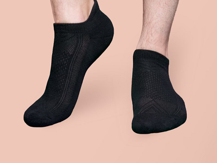 How Compression Socks Became Summer’s Smartest Wellness Trend