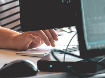 How Global Travelers Navigate Connectivity Challenges with Ease