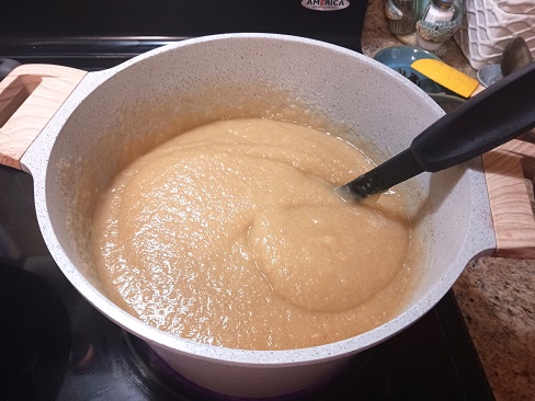 How to Make Homemade Applesauce
