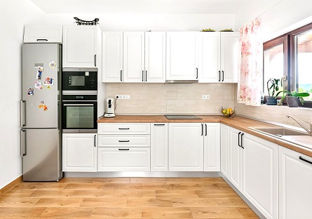 Which Kitchen Cabinet Styles Are Most Popular Among Contractors in 2025?