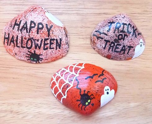 Spiders, Ghosts and Bats Painted Halloween Seashells for Party Decor