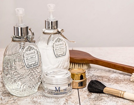 What Really Works for Sagging Skin Around the Neck and Jawline