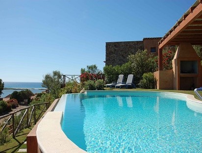 Building a Pool That Protects Against Strong Winds or Coastal Weather