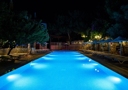 How to Build a Pool for Night Swimming With Dark Skies in Mind