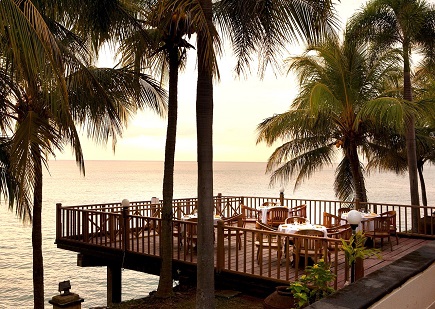 Simple Ways Custom Decks Make Outdoor Living More Enjoyable