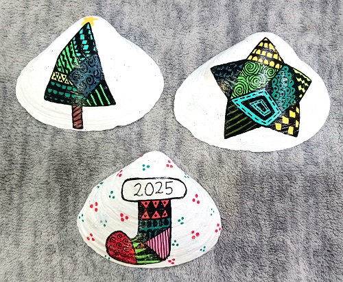 ZenTangle Designs Painted Christmas Themed Seashells