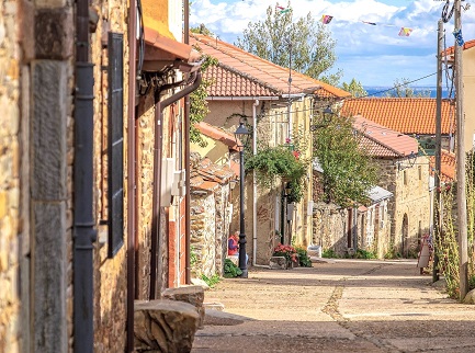 Slow Travel: Why Walking Vacations are Growing in Popularity