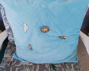 Unique Way to Display Vintage Brooches and Pins